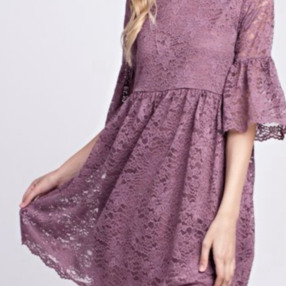Lace bell sleeve dress M